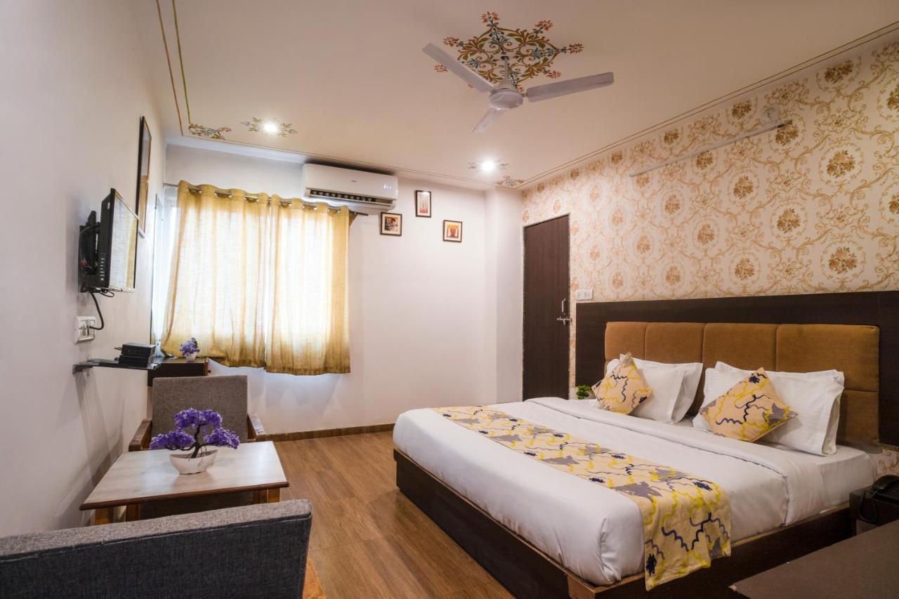 Hotel Tripli Arunoday Palace