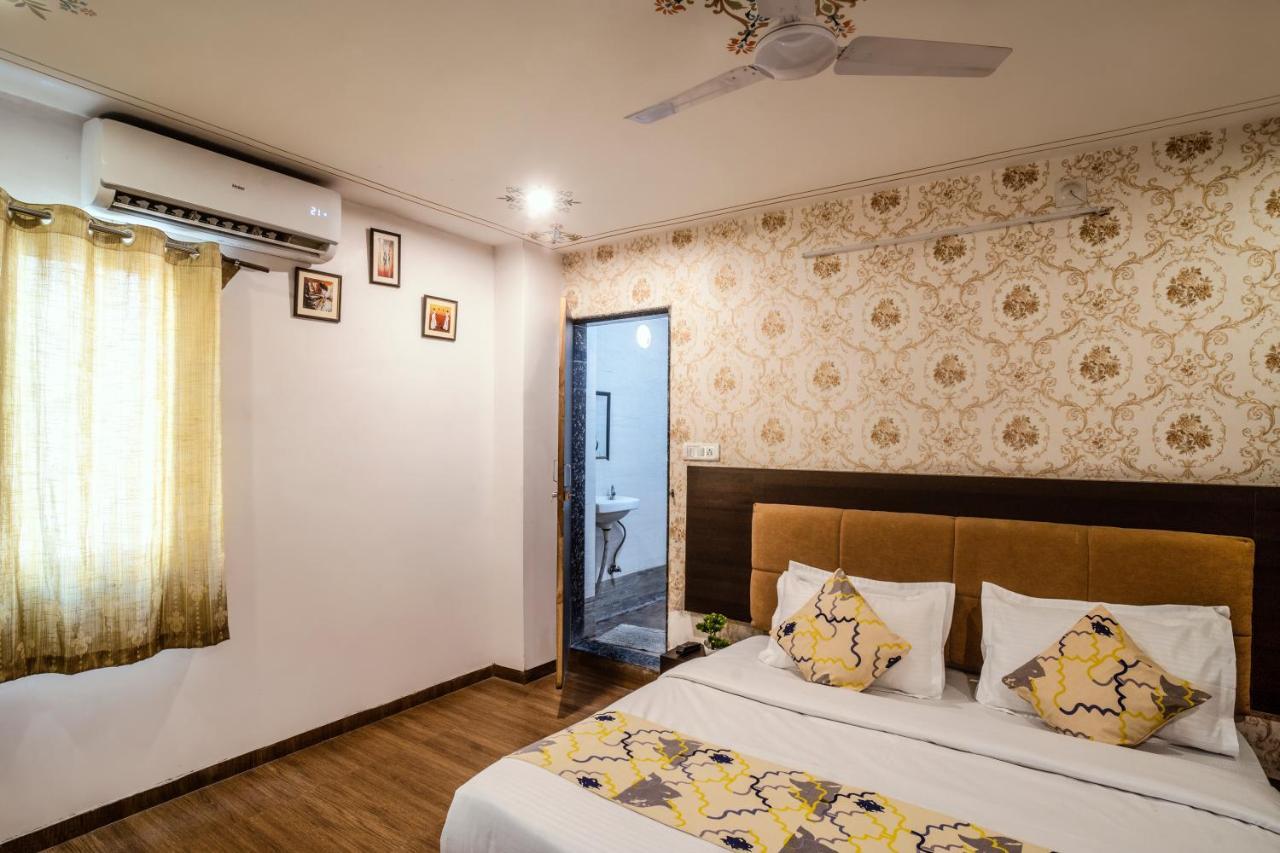 Tripli Arunoday Palace Hotel 3*