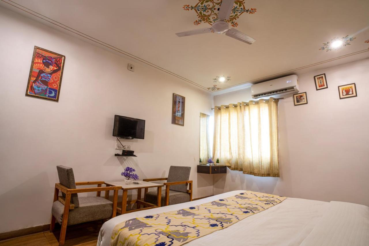 Tripli Arunoday Palace Hotel
